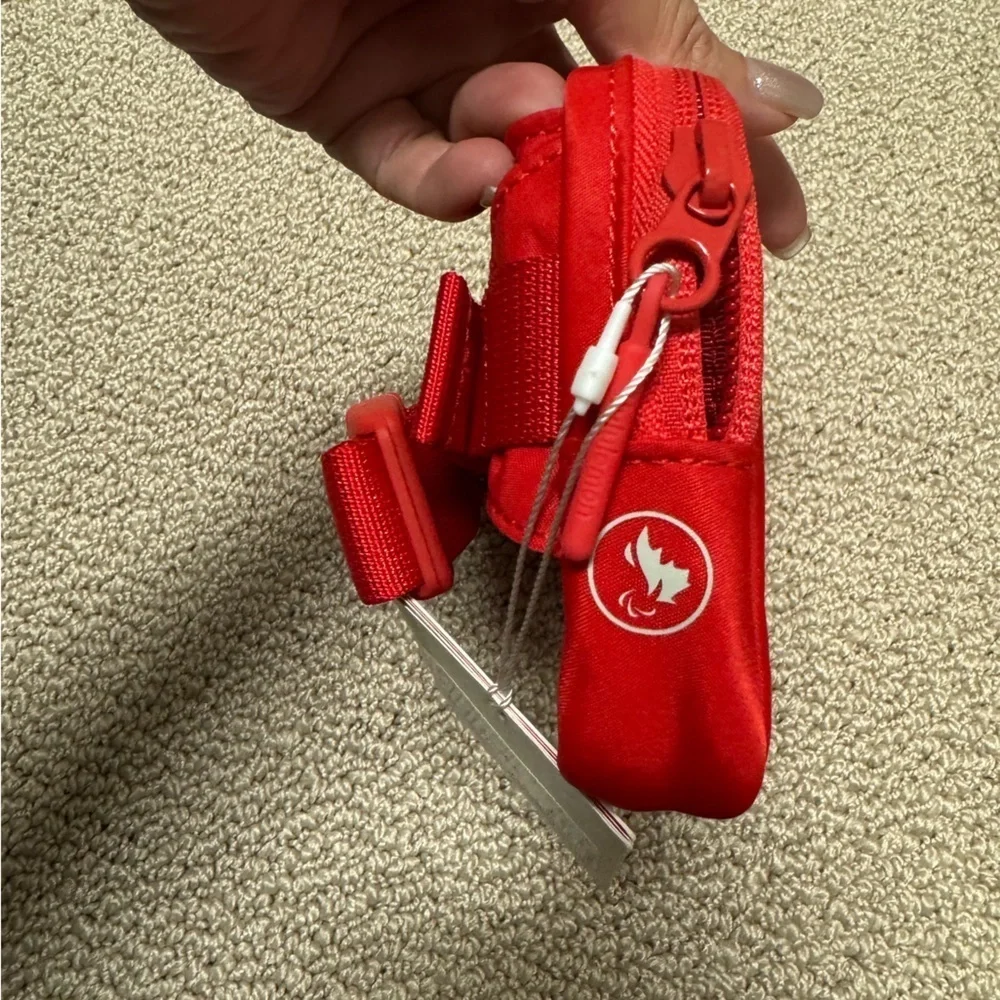 LULULEMON .7 L CANADA BELT BAG
